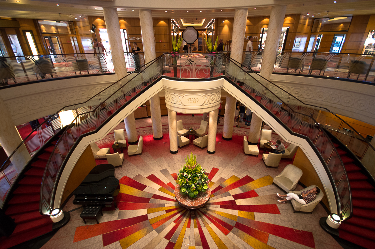 Grand Lobby Queen Mary 2