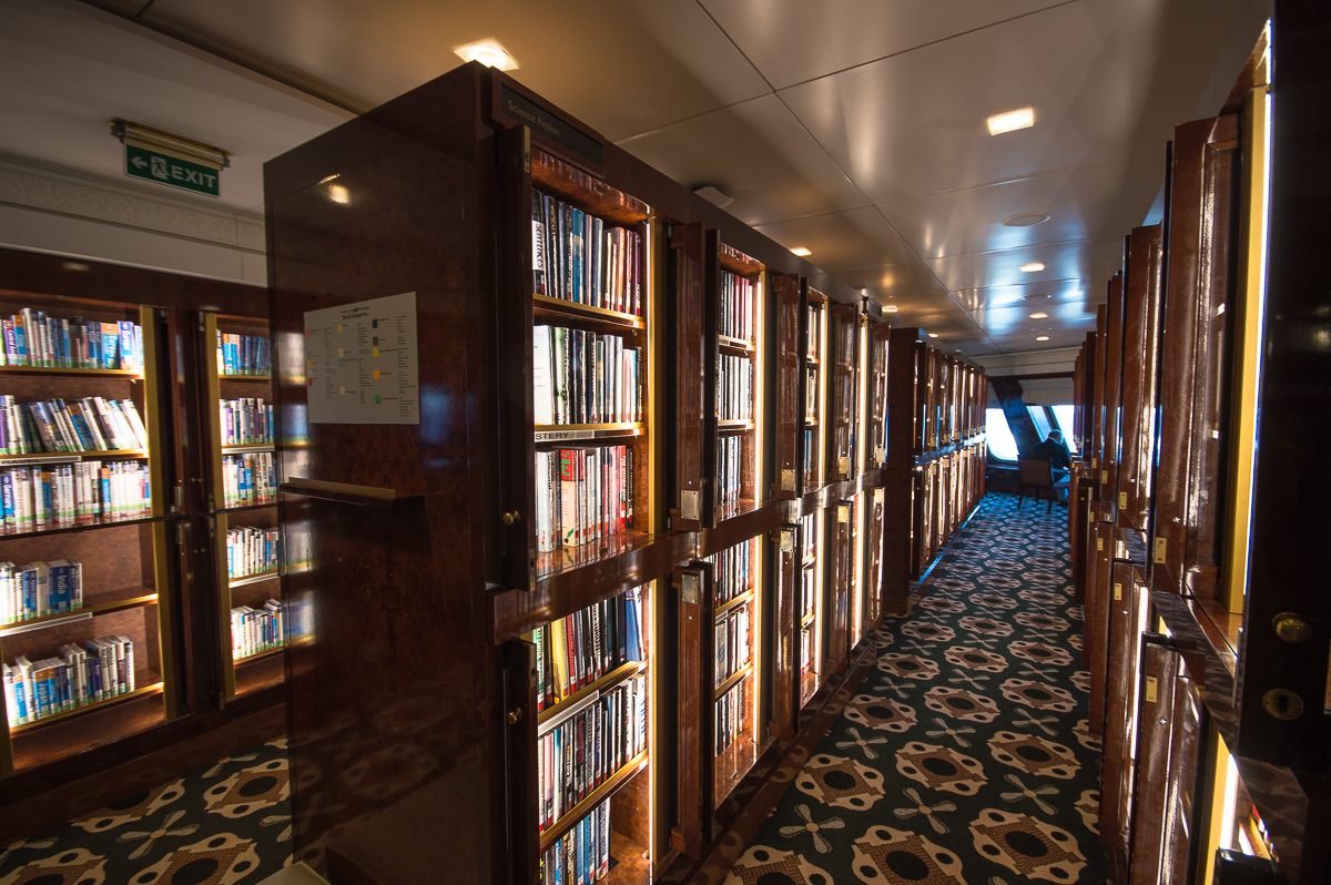 queen-mary-2-library