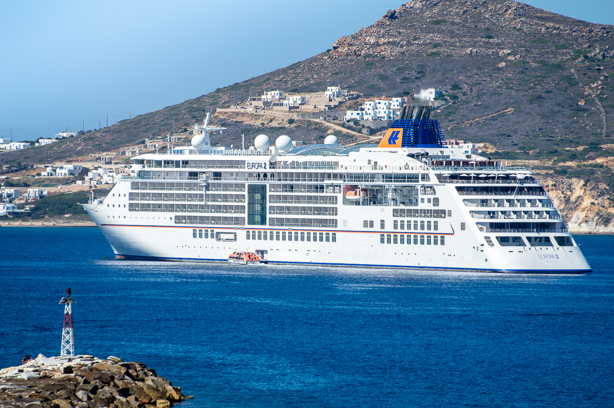 Die wunderschöne MS EUROPA 2 lag im Hafen von Naxos